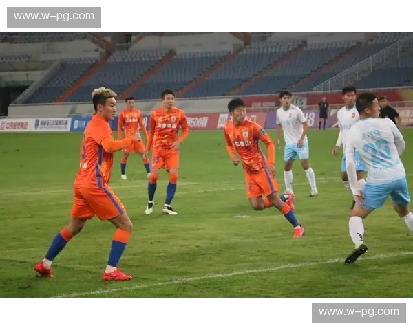 巅峰对决：当“橙色风暴”撞击“蓝魔之心”，足协杯鲁申恩怨录的终极篇章